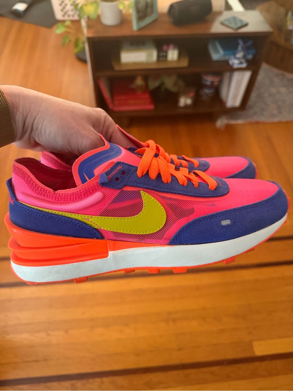 Nike waffle one sneakers shoes women’s Hyper pink 8 EUC blue